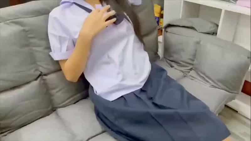 คลิปหลุด ครูศิลปะโรงเรียนดังที่โคราช พานักเรียนมาจัดที่โซฟา