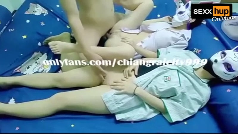 Onlyfans ไทย คลิปสวิงกิ้ง หญิง2 ชาย1 เย็ดคาชุด นักศึกษา และสาวเซเว่น โดนหลอกเย็ด แลกค่าเทอม โอทีก็ไม่ต้องทำ นอนให้หำเย็ดหีก็พอ